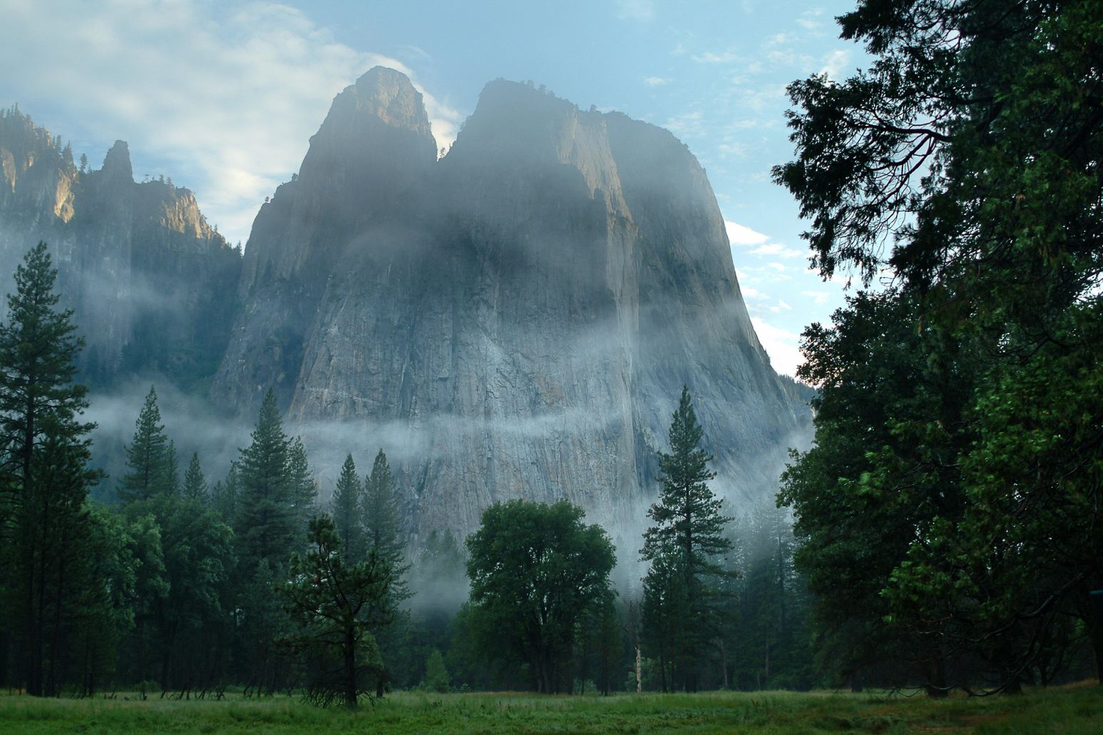 Cathedral Rocks East, Yosemite NP, California, USA