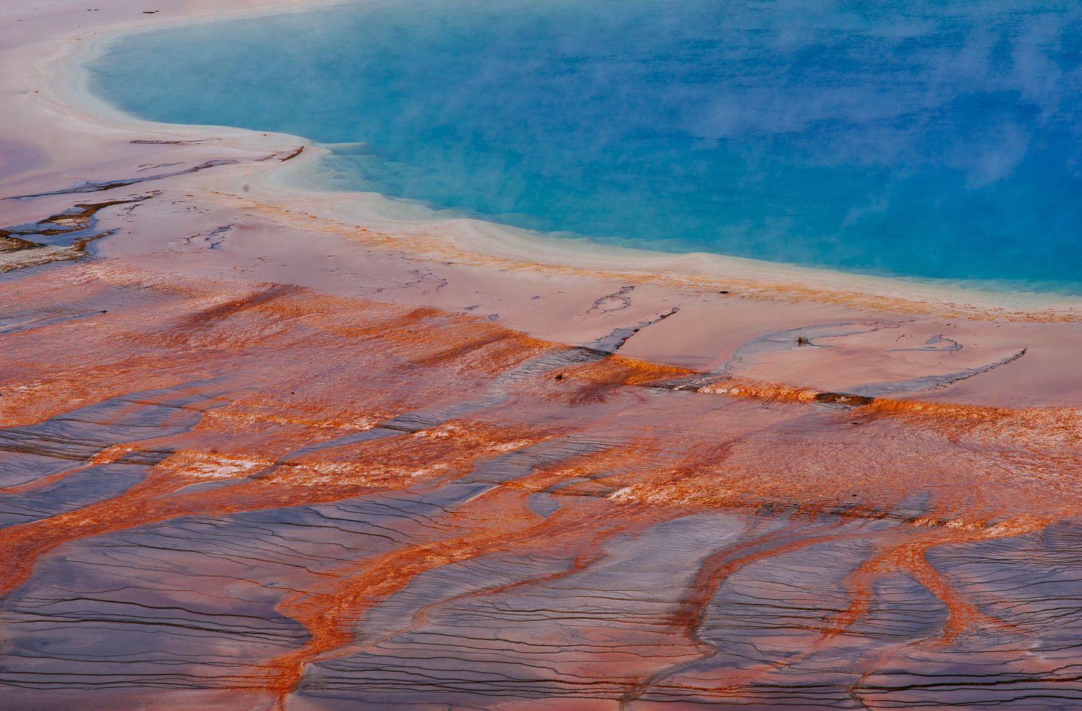 Grand Prismatic spring, Yellowstone NP, Wyoming, USA